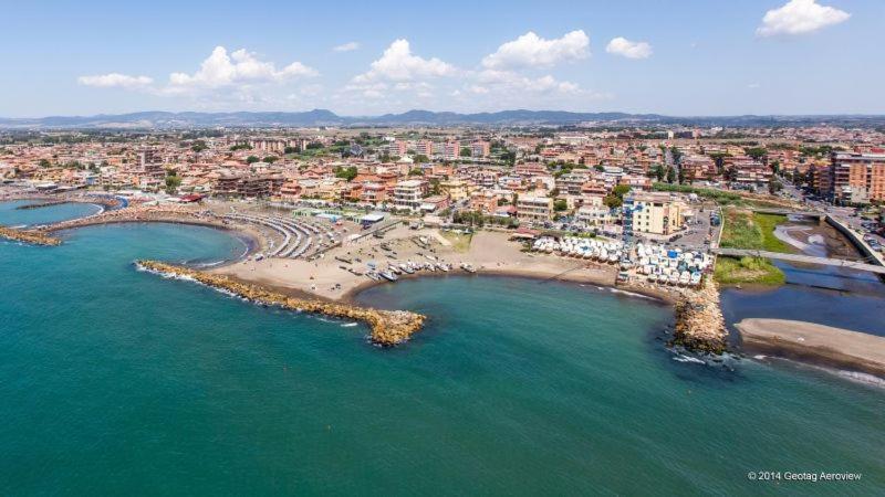 Rosso Tramonto Luxury-White- Ladispoli, Lungomare Regina Elena 58 Exterior foto